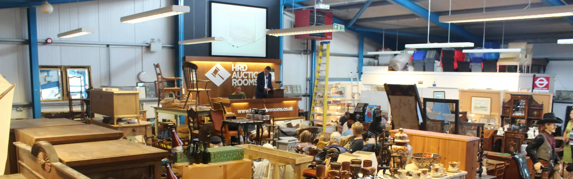 A wide angle view of the Brading sale room.